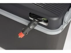 Autokoelbox - Arctic - 12 Volt - 12 Liter - Zwart/Grijs -Winkel Caravanaccessoires 57 2 autokoelbox artic 12 volt 12 liter zwart grijs 6702862